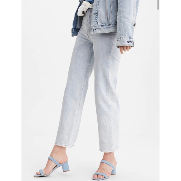 NEW Levi’s Ribcage Super High-Rise Cropped Jeans - Picture 2 of 15